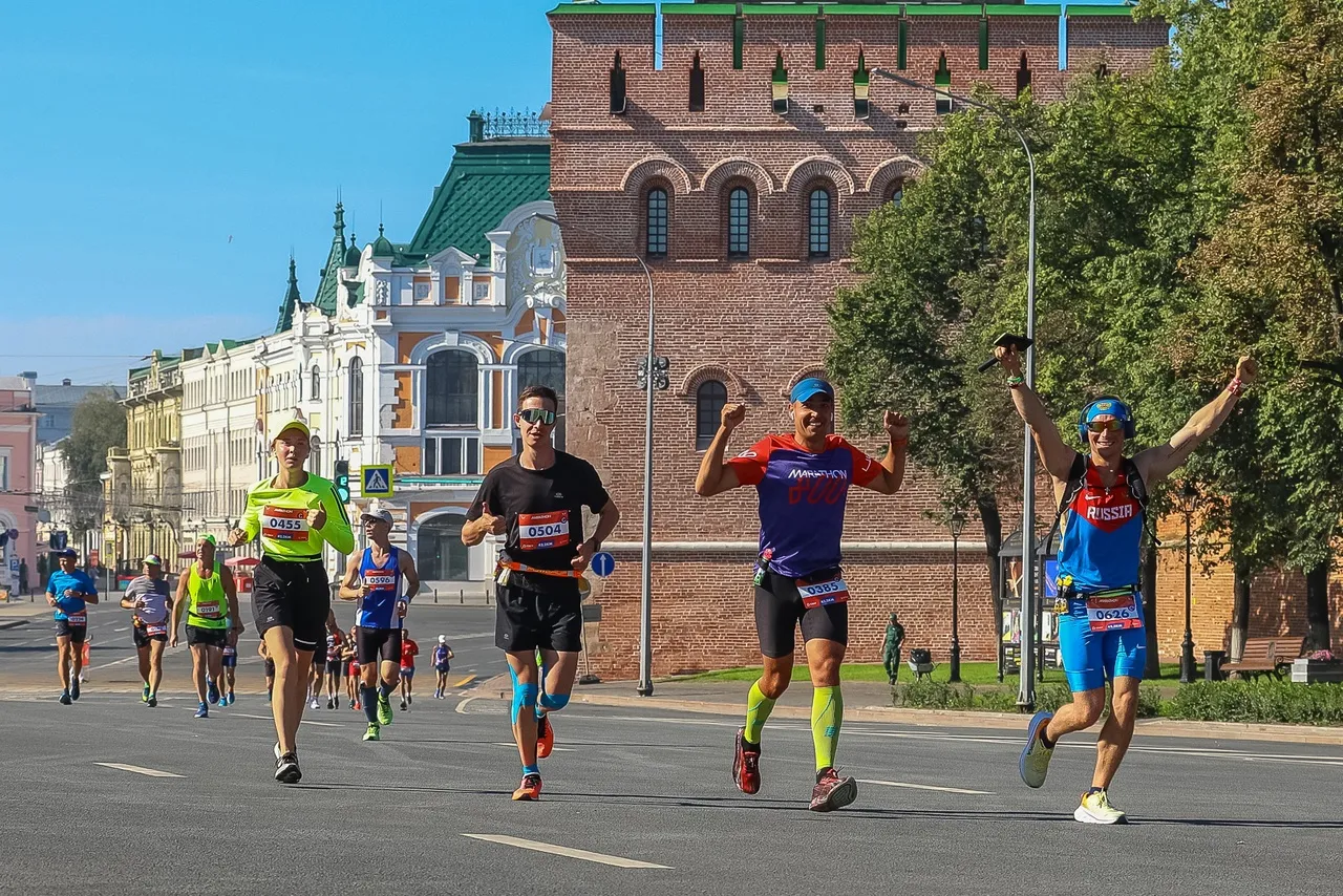 Гонки нижний новгород. Марафон Нижний Новгород 2024. Марафонец Нижегородский. Марафон 52. Забег Великий Новгород 2024.